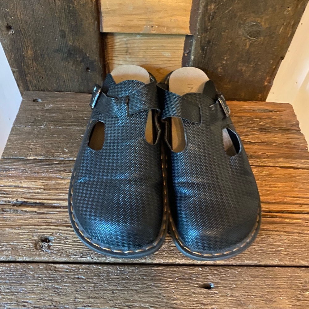 INGARO Women’s Nurse’s Happy Shoes Slip On T-Strap Mules